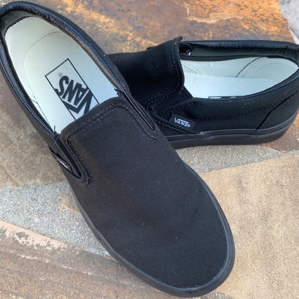 LNW! VANS Black Slip-ons (Boys size 5)